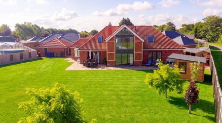 5 bedroom Detached house for sale in Meadowfields, Kirton End, PE20