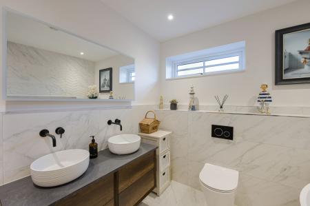 5 bedroom Detached house for sale in Meadowfields, Kirton End, PE20
