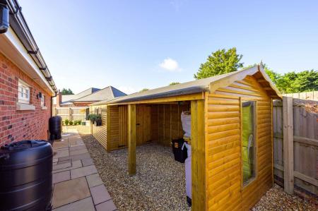 5 bedroom Detached house for sale in Meadowfields, Kirton End, PE20