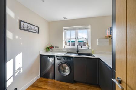 5 bedroom Detached house for sale in Meadowfields, Kirton End, PE20