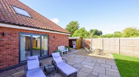 5 bedroom Detached house for sale in Meadowfields, Kirton End, PE20