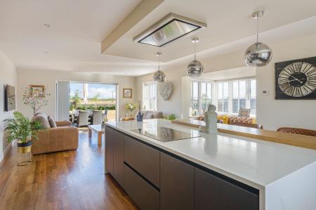 5 bedroom Detached house for sale in Meadowfields, Kirton End, PE20