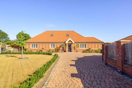 5 bedroom Detached house for sale in Meadowfields, Kirton End, PE20