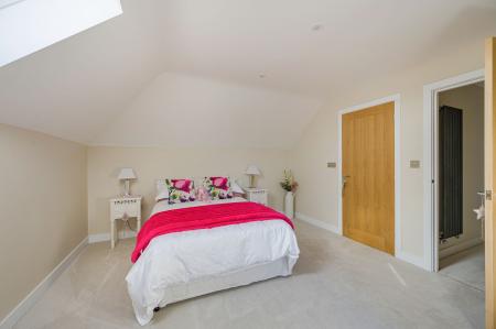 5 bedroom Detached house for sale in Meadowfields, Kirton End, PE20