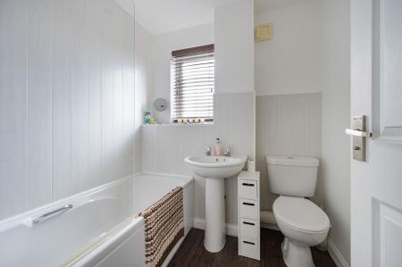 3 bedroom Semi-detached house for sale in Manwaring Way, Swineshead, PE20