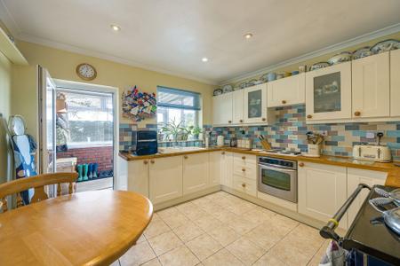 2 bedroom Detached bungalow for sale in Cut End Road, Fishtoft, PE22