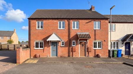 3 bedroom End of terrace house for sale in The Square, Kirton, PE20