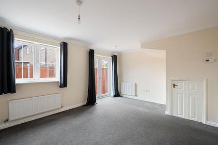 3 bedroom End of terrace house for sale in The Square, Kirton, PE20