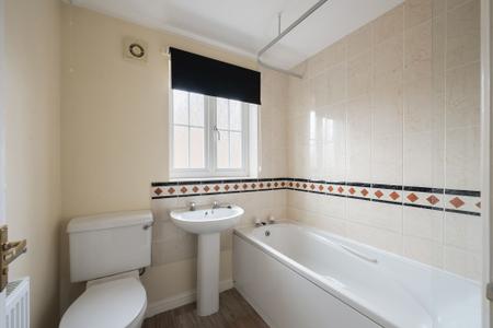 3 bedroom End of terrace house for sale in The Square, Kirton, PE20