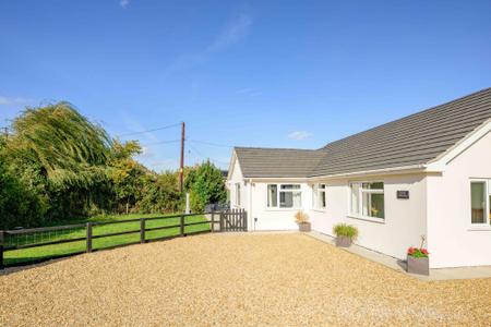4 bedroom Detached bungalow for sale in Willington Road, Kirton End, PE20