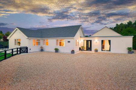 4 bedroom Detached bungalow for sale in Willington Road, Kirton End, PE20
