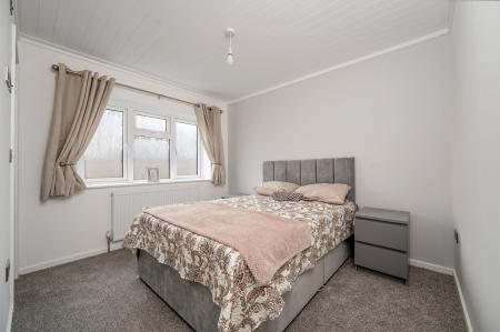2 bedroom Park home for sale in Stamford Park, Bourne
