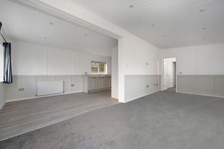 2 bedroom Park home for sale in Stamford Park, Bourne