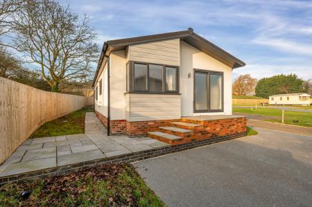 2 bedroom Park home for sale in Stamford Park, Bourne