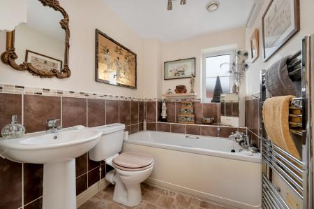 2 bedroom Semi-detached house for sale in Stroud Close, Bourne, PE10