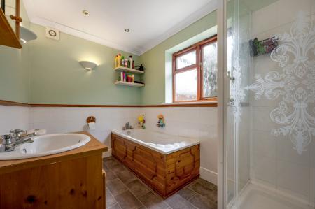 4 bedroom Detached bungalow for sale in Shepton Lane, Sleaford, NG34