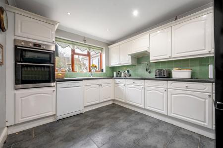 4 bedroom Detached bungalow for sale in Shepton Lane, Sleaford, NG34