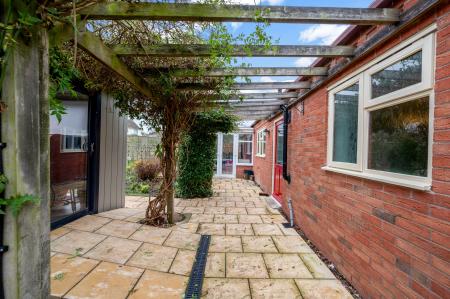 4 bedroom Detached bungalow for sale in Shepton Lane, Sleaford, NG34