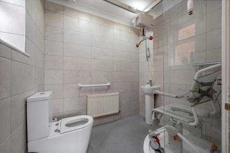 4 bedroom Detached bungalow for sale in Shepton Lane, Sleaford, NG34