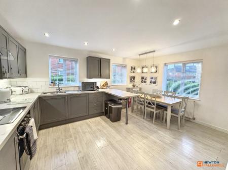 4 bedroom Detached house for sale in Newmarket Avenue, Bourne, PE10