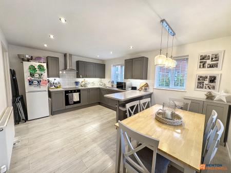 4 bedroom Detached house for sale in Newmarket Avenue, Bourne, PE10