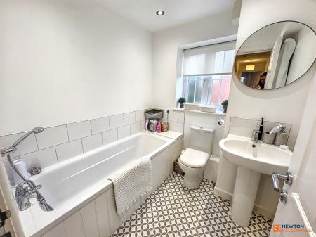 4 bedroom Detached house for sale in Newmarket Avenue, Bourne, PE10
