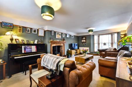 4 bedroom Detached house for sale in Victoria Place, Bourne, PE10