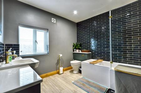 4 bedroom Detached house for sale in Victoria Place, Bourne, PE10