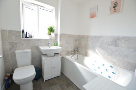 2 bedroom End of terrace house for sale in Ripon Close, Bourne, PE10