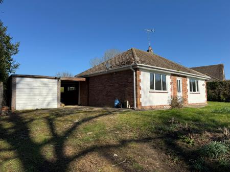 2 bedroom Bungalow to let in The Green, Kirkby Underwood, Bourne, PE10