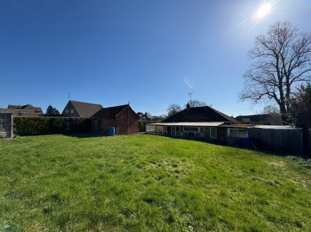 2 bedroom Bungalow to let in The Green, Kirkby Underwood, Bourne, PE10