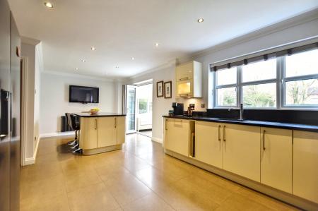 5 bedroom Detached house for sale in Templeman Drive, Bourne, PE9