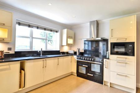 5 bedroom Detached house for sale in Templeman Drive, Bourne, PE9