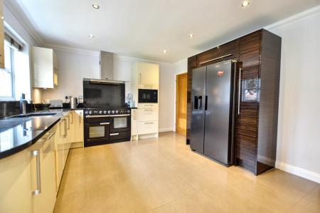 5 bedroom Detached house for sale in Templeman Drive, Bourne, PE9