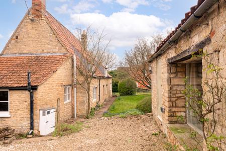 4 bedroom Semi-detached house for sale in High Street, Castle Bytham, Grantham, NG33