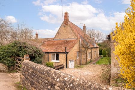 4 bedroom Semi-detached house for sale in High Street, Castle Bytham, Grantham, NG33