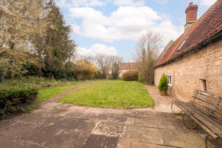 4 bedroom Semi-detached house for sale in High Street, Castle Bytham, Grantham, NG33