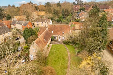 4 bedroom Semi-detached house for sale in High Street, Castle Bytham, Grantham, NG33