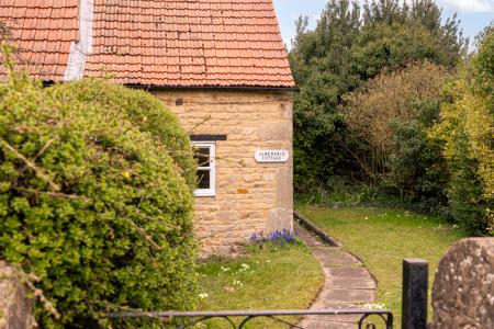 4 bedroom Semi-detached house for sale in High Street, Castle Bytham, Grantham, NG33