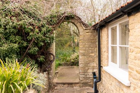 4 bedroom Semi-detached house for sale in High Street, Castle Bytham, Grantham, NG33