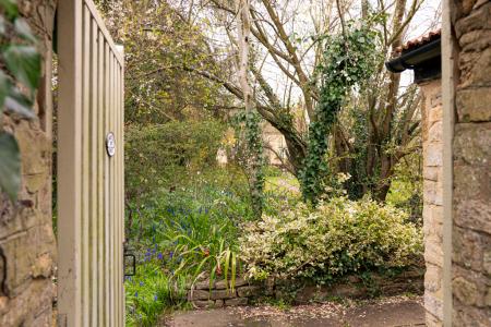 4 bedroom Semi-detached house for sale in High Street, Castle Bytham, Grantham, NG33