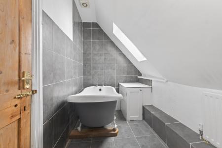 4 bedroom Semi-detached house for sale in High Street, Castle Bytham, Grantham, NG33