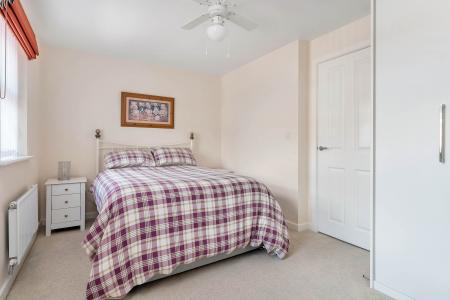 2 bedroom End of terrace house to let in Warwick Close, Bourne, PE10