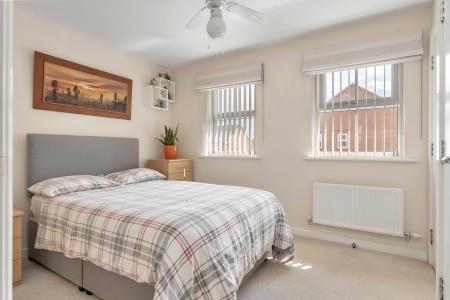 2 bedroom End of terrace house to let in Warwick Close, Bourne, PE10