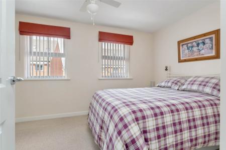 2 bedroom End of terrace house to let in Warwick Close, Bourne, PE10