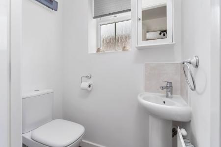 2 bedroom End of terrace house to let in Warwick Close, Bourne, PE10