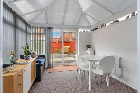 2 bedroom End of terrace house to let in Warwick Close, Bourne, PE10