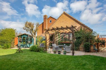 4 bedroom Detached house for sale in The Paddock, Morton, Bourne, PE10