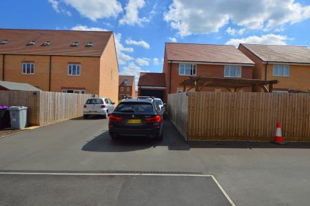 4 bedroom Detached house to let in Fakenham Green, Bourne, PE10