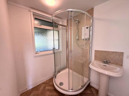 2 bedroom Detached bungalow to let in The Green, Kirkby Underwood, PE10